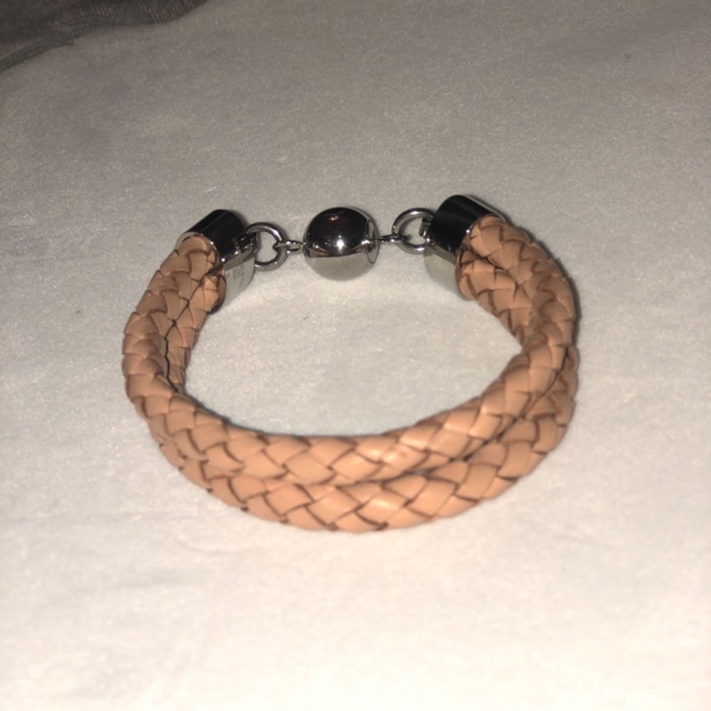 qvc Bracelet magnetic closure euc worn once